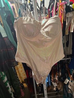 No Boundaries Moonlight Pearl One Piece Silver Swimsuit Women’s size xLarge NWT